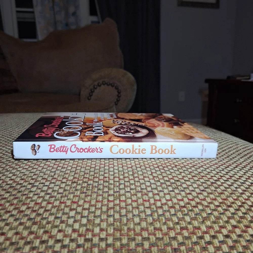 Betty Crocker's Cookie Book Copyright 1998 More Than 250 Recipes